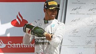 Hamilton acecha el liderato de Rosberg y Alonso remonta