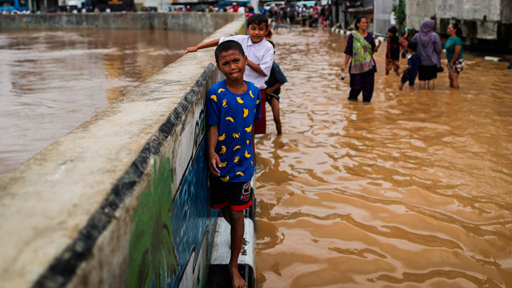 Yakarta se hunde bajo el mar
