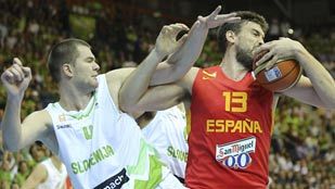 La anfitriona baja a la tierra a la España de Orenga La anfitriona baja a la tierra a la España de Orenga