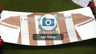 El Vicente Calderón despide a la leyenda rojiblanca El Vicente Calderón despide a la leyenda rojiblanca