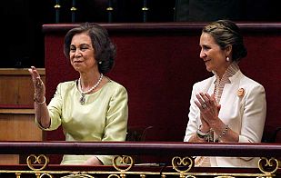 La reina Sofía, madre emocionada