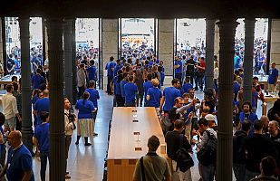 Apple ya está en la Puerta del Sol Apple ya está en la Puerta del Sol