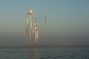 Despegue entre la niebla Despegue entre la niebla