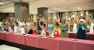 Los niños terminan la prueba de emplatado Los niños terminan la prueba de emplatado