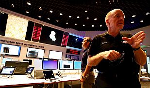 En el centro de control de la Agencia Especial Europea En el centro de control de la Agencia Especial Europea