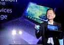El responsable de la compa&ntilde;&iacute;a taiwanesa Asus, Jonney Shih, durante la presentaci&oacute;n del Padphone, un dispositivo tres en uno
