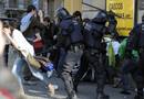 Los mossos cargan contra los manifestantes de Barcelona