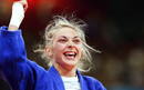 La francesa Pavia Automne celebra su victoria ante la h&uacute;ngara Hedvig Karakas, durante el combate por la medalla de bronce correspondiente a los cuartos de final, de la categoria de -57 kg femeninos, disputados en Londres.