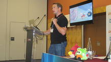 Matthew Wilson, responsable de m&aacute;rketing de Rovio, durante su charla en Gamelab 2012