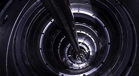 Interior del t&uacute;nel del LHC por donde circulan los protones