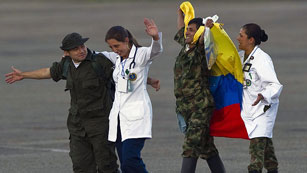 Ver v&iacute;deo  'Los 10 &uacute;ltimos rehenes militares de las FARC ya est&aacute;n con sus familias'