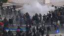 Ir al Video&nbsp;100 heridos y varios edificios quemados en las protestas en Grecia