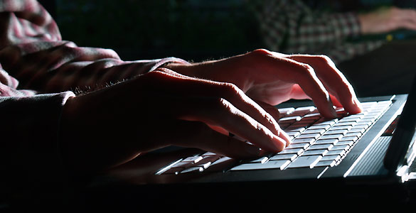 La petici&oacute;n de ayuda de Alexander a los 'hackers' no tiene precedentes