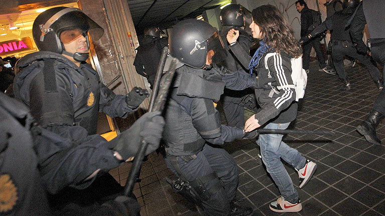 14 detenidos en Valencia, en una nueva jornada de choques entre polic&iacute;as y manifestantes 