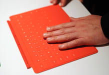 El teclado integrado en la tapa protectora de la pantalla es una de las novedades de Surface El teclado integrado en la tapa protectora de la pantalla es una de las novedades de Surface