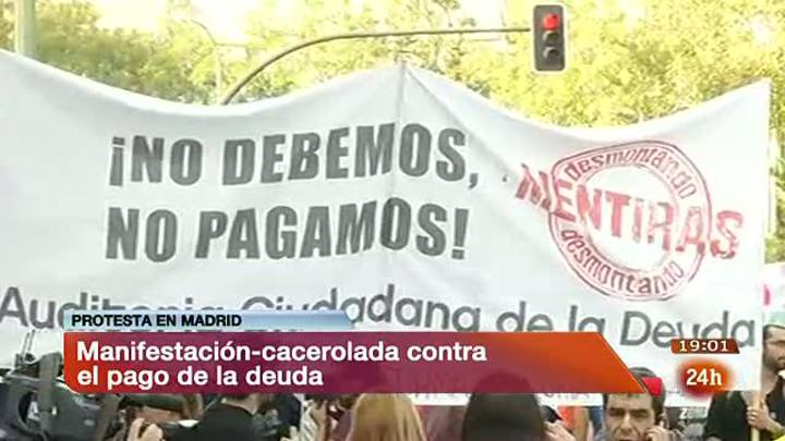 Ir al Video&nbsp;El 15M se manifiesta en Madrid contra la deuda "cacerola en mano"