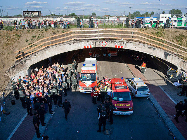 Al menos 18 muertos en una estampida en la Loveparade