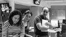 Ana S&aacute;nchez, Maica Fern&aacute;ndez, de realizaci&oacute;n; y Javier, uno de los &uacute;ltimos en incorporarse.