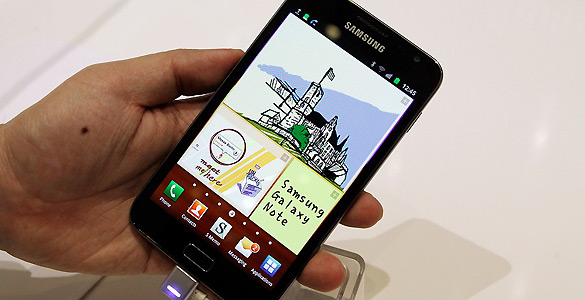 Samsung ha presentado el Galaxy Note, un dispositivo con unas dimensiones a medio camino entre un 'smartphone' y un 'tablet'