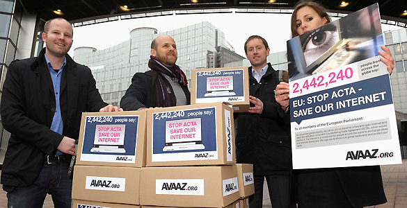 Una organización ha presentado más de 2.400.000 firmas contra el acuerdo ACTA Una organización ha presentado más de 2.400.000 firmas contra el acuerdo ACTA