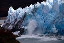 En la ruptura del glaciar, el dique de hielo que separa el brazo Rico y el Canal de los T&eacute;mpanos del Lago Argentino se rompe y provoca un espect&aacute;culo de la naturaleza digno de contemplar