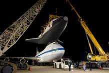 As&iacute; se coloc&oacute; el transbordador Enterprise sobre el Boeing de la NASA