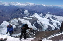 Varios científicos durante la expedición que les llevó a la cima del Aconcagua Varios científicos durante la expedición que les llevó a la cima del Aconcagua