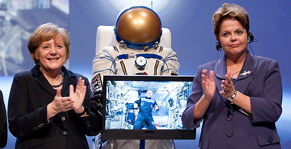 La canciller alemana Angela Merkel y la presidenta brasileña Dilma Rousseff en la inauguración del CeBIT La canciller alemana Angela Merkel y la presidenta brasileña Dilma Rousseff en la inauguración del CeBIT