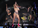 A sus 23 a&ntilde;os, Rihanna graba un disco al a&ntilde;o y protagoniza giras agotadoras