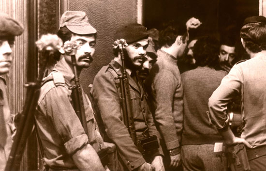 Informe semanal - El pronunciamiento militar del 25 de abril de 1974 en Portugal 