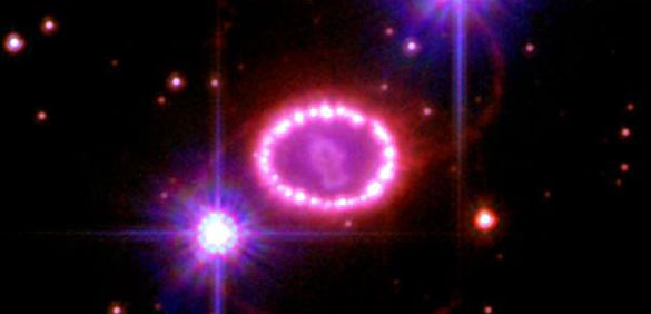 Imagen en la que se aprecia el 'collar de perlas' que rodea el remanente de la supernova SN1987A