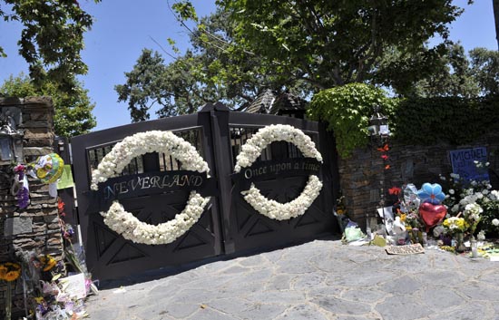 Ver v&iacute;deo  '30 coches formar&aacute;n el cortejo f&uacute;nebre de Michael Jackson'