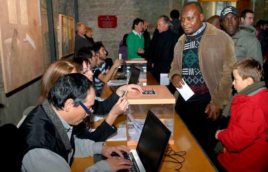 La consulta catalana alcanza un 30% de participaci&oacute;n