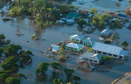 Los equipos de salvamento intentan encontrar supervivientes en Samoa