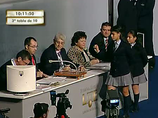 Ver v&iacute;deo  'El 3.643, uno de los quintos premios, dotado con 60.000 a la serie, cae en Madrid, M&oacute;stoles y Alcal&aacute;'