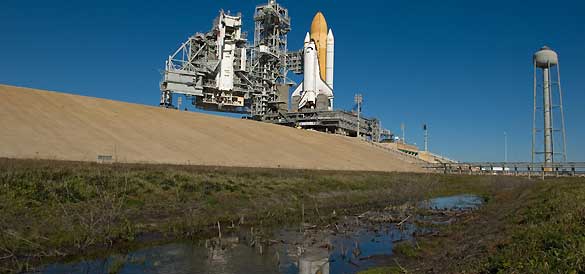 El transbordador Endeavour en las instalaciones del Centro Espacial Kennedy en Cabo Ca&ntilde;averal, Florida