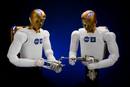 La nueva generaci&oacute;n de estos robots pueden usar con sus manos las mismas herramientas que los humanos, son m&aacute;s r&aacute;pidos y h&aacute;biles.