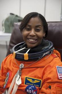 Stephanie Wilson antes de comenzar su misi&oacute;n