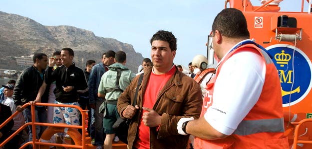 PATERA CON 48 INMIGRANTES LLEGA A PUERTO DE ALMER&Iacute;A