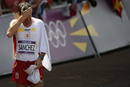 El marchador espa&ntilde;ol Benjam&iacute;n S&aacute;nchez ha tenido que pararse y recorrer los &uacute;ltimos kil&oacute;metros caminando lentamente en la prueba de 50 km marcha, en la que ha cruzado la l&iacute;nea de llegada en el puesto 50.