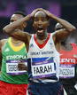El brit&aacute;nico Mo Farah celebra la victoria en la prueba de 5.000 metros, que se suma al oro conseguido en los 10.000.