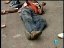 Ir al Video&nbsp;5.000 personas asisten a los entierros de los 28 muertos por los disparos de la polic&iacute;a en Madagascar