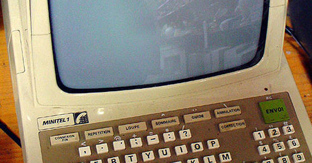 Mini-pantalla con teclado para conectar con minitel.