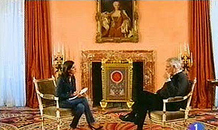 Ver v&iacute;deo  '59 segundos - Felipe Gonz&aacute;lez opina de la pol&eacute;mica del libro sobre la reina'