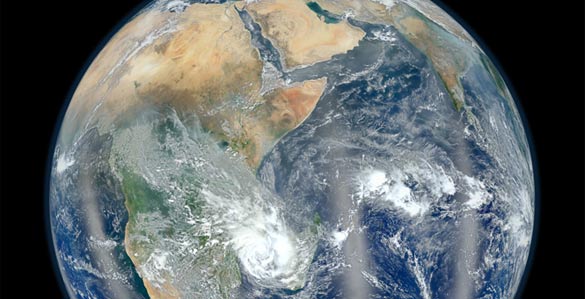 La NASA ha publicado una nueva versión de su popular 'Canica Azul', en esta ocasión con el continente africano y Asia como protagtonistas. La NASA ha publicado una nueva versión de su popular 'Canica Azul', en esta ocasión con el continente africano y Asia como protagtonistas.