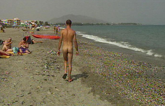 Hacer nudismo en las playas de la ciudad de C&aacute;diz se penaliza con multas de hasta 750 euros