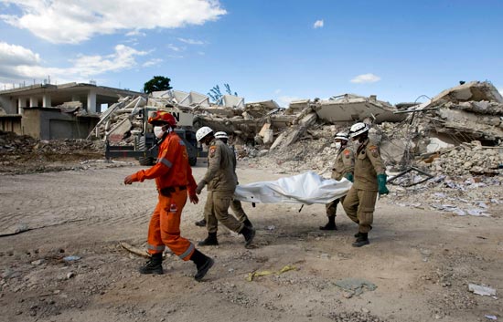 El gobierno de Hait&iacute; calcula unos 75.000 fallecidos por el terremoto