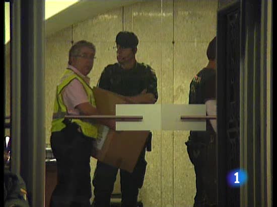 Ocho detenidos y m&aacute;s de una docena de registros en Santa Coloma