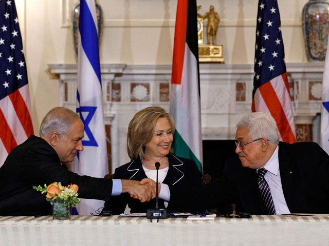 Hillary Clinton preside en Washington la reuni&oacute;n de Ab&aacute;s y Netanyahu