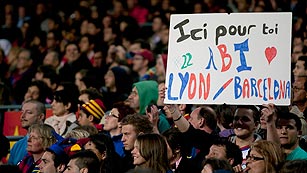Ver v&iacute;deo  'Abidal, ovacionado por la afici&oacute;n'